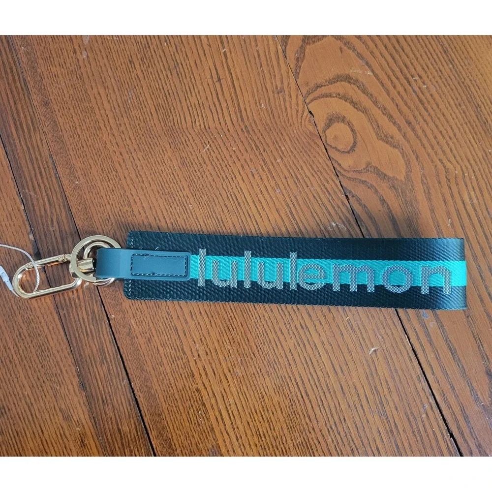 Lululemon Never Lost Keychain Wordmark Legacy Green/Cascadia Green NWT